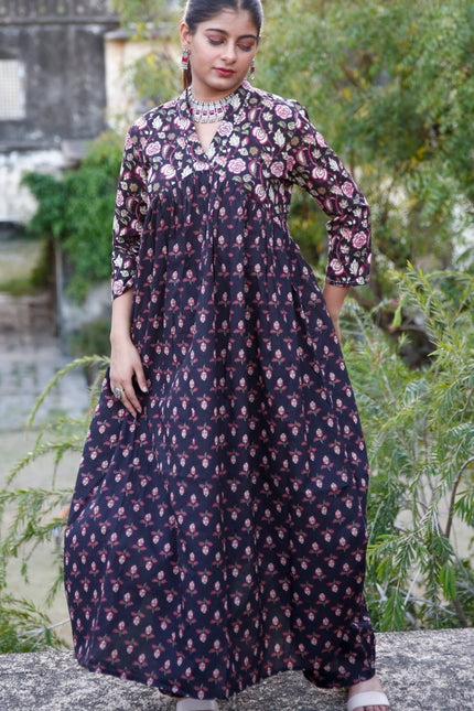 indian traditional dress for women​

