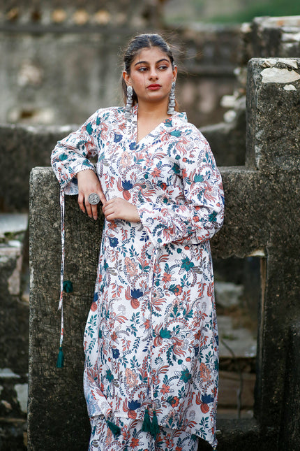 Modern kurta and slim-fit pant set for casual ethnic look"