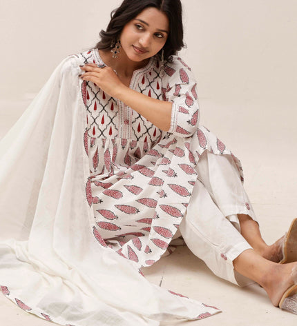 Off White Printed Kurta with Trousers With Dupatta